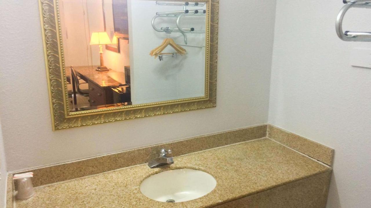 Motel 6 Newport News, Va - Fort Eustis エクステリア 写真