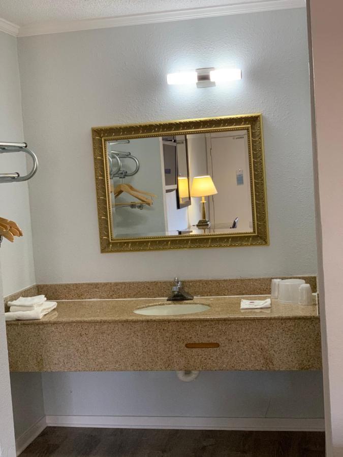 Motel 6 Newport News, Va - Fort Eustis エクステリア 写真